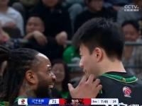 开云体育-联赛中的球员逐渐融入球队体系，默契十足