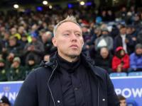 开云下载-球队换帅频繁，战绩起伏不定