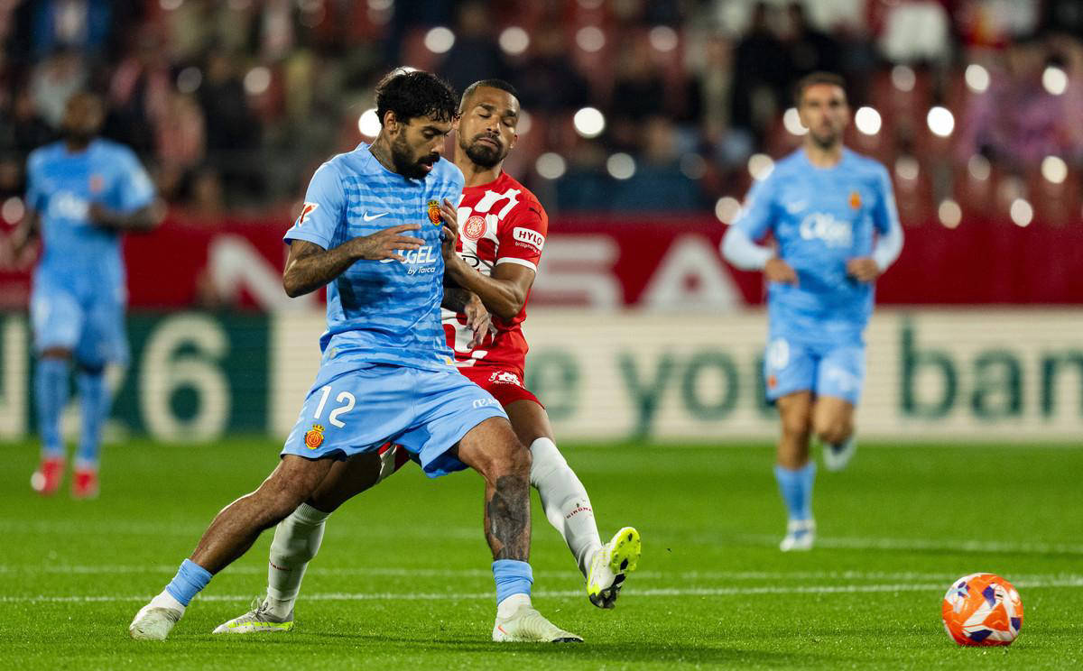 伯恩利客场挫胆狼队,连续六场不胜陷入低迷 伯恩利客场挫胆狼队,连续六场不胜陷入低迷