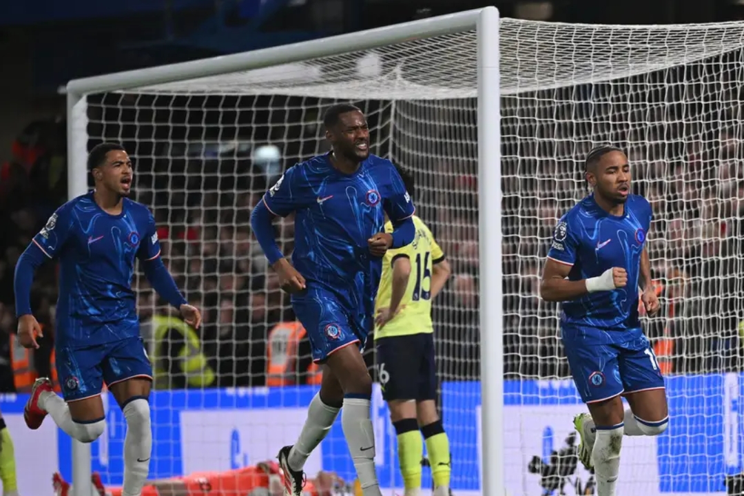切尔西主场失利告急，球队面临保级压力