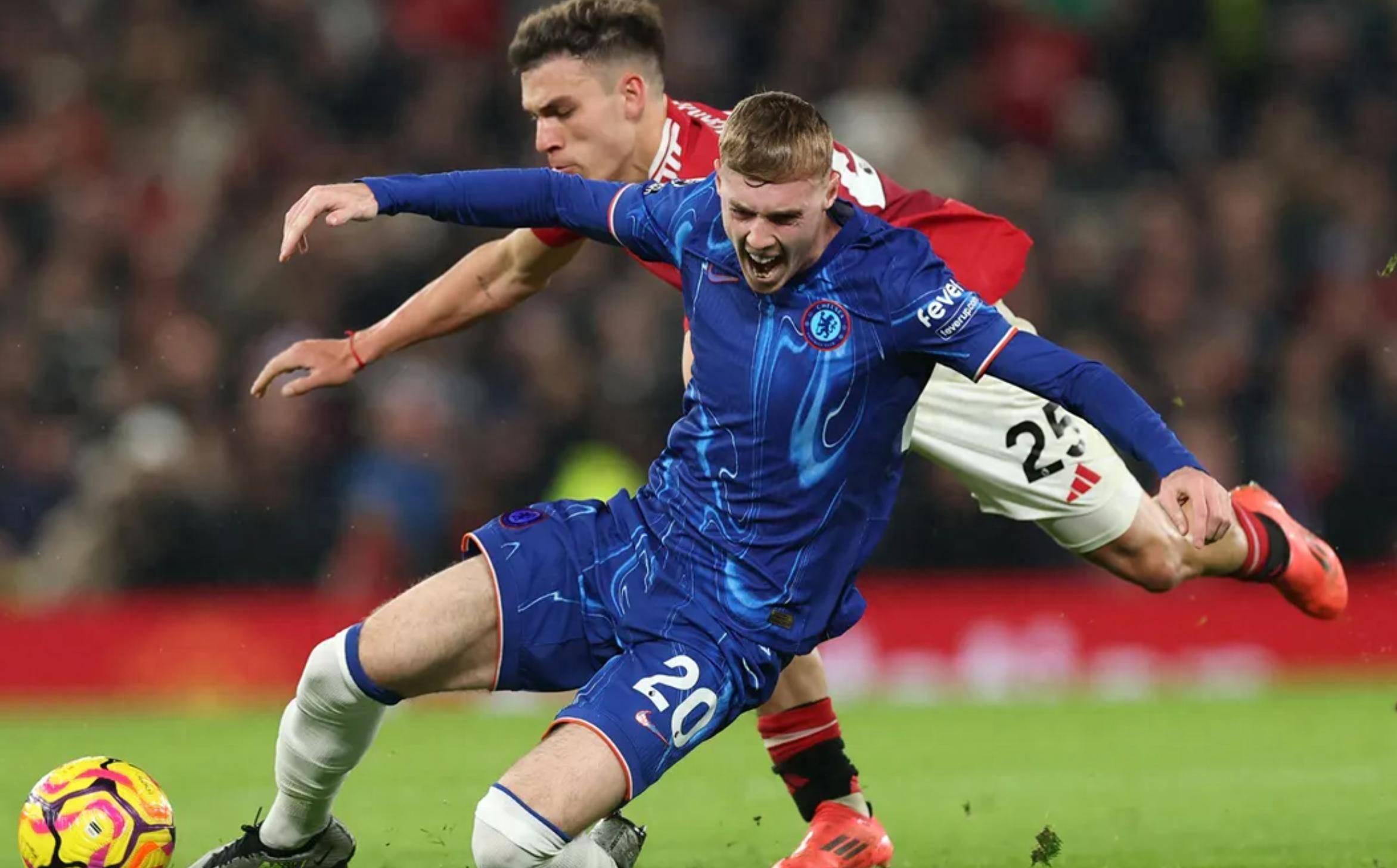 切尔西后卫抢断频繁,成为球队攻防的关键 切尔西后卫抢断频繁,成为球队攻防的关键