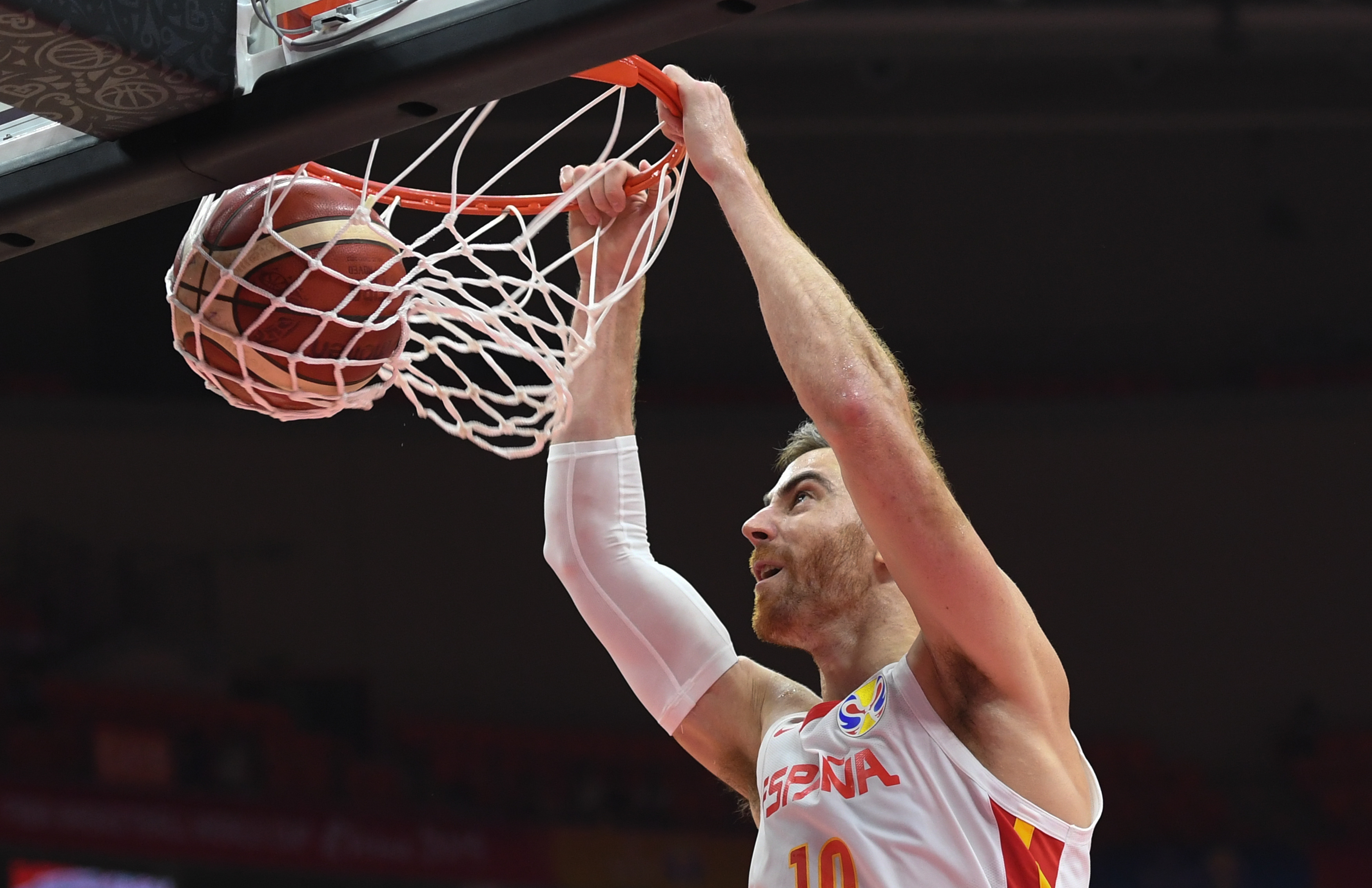 意大利篮球超级联赛决赛进入白热化，球员斗志昂扬