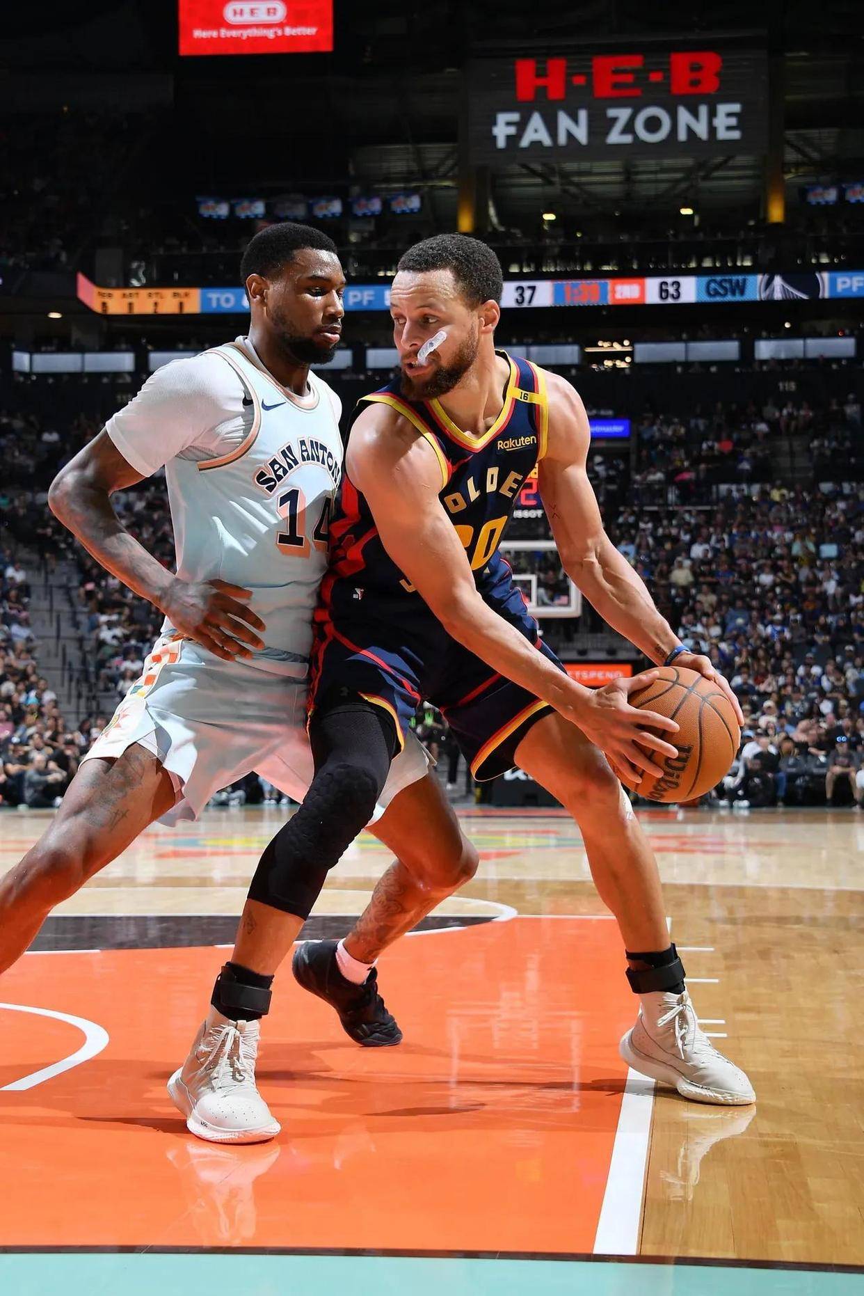 勇士队内战大获全胜,继续领跑的简单介绍 勇士队内战大获全胜,继续领跑的简单介绍