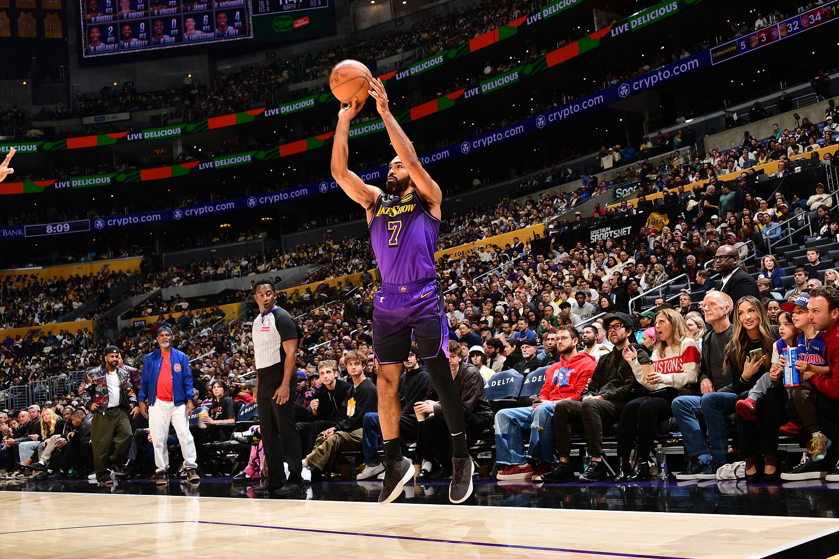 湖人客场击败篮网取得近期第三胜 湖人客场击败篮网取得近期第三胜