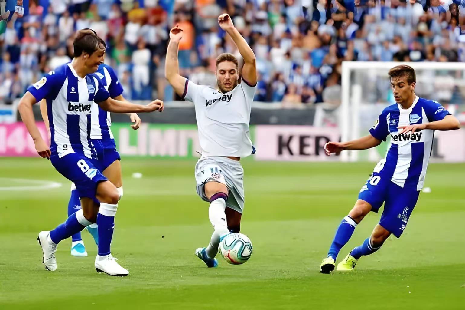 关于西甲赛场上双方争夺胜利,局势胶着的信息 关于西甲赛场上双方争夺胜利,局势胶着的信息