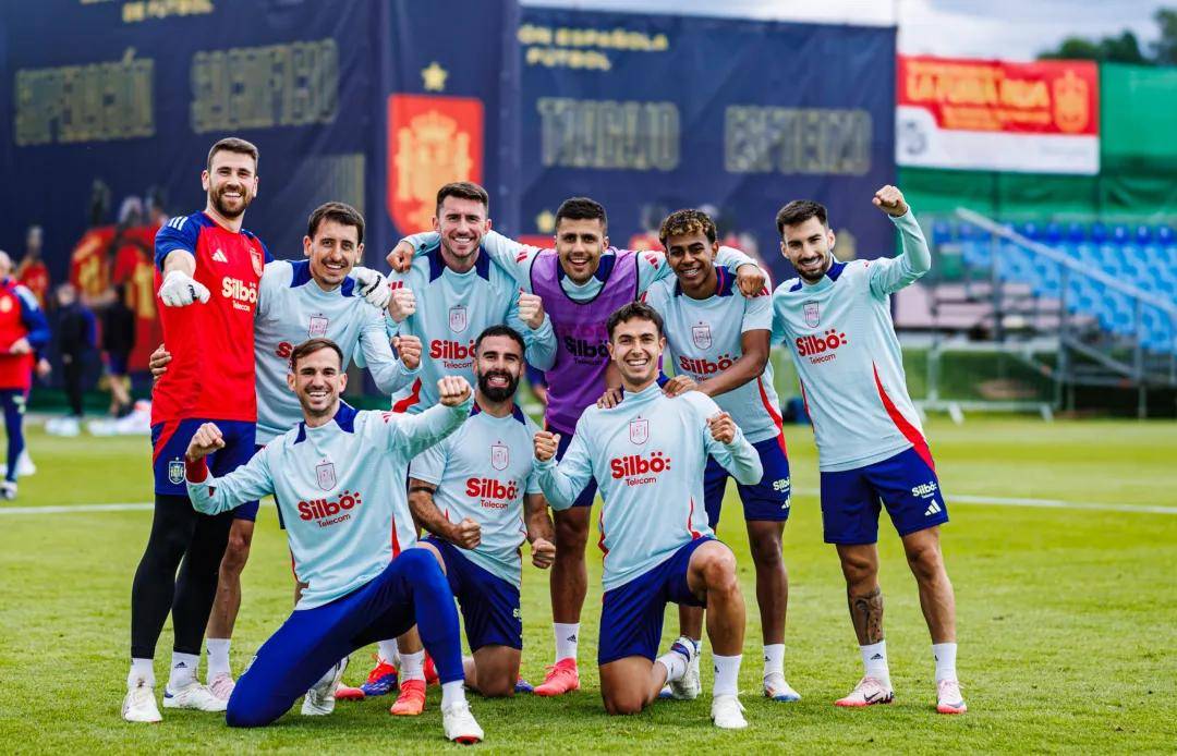 西班牙队大胜克罗地亚,晋级欧洲杯四强 西班牙队大胜克罗地亚,晋级欧洲杯四强