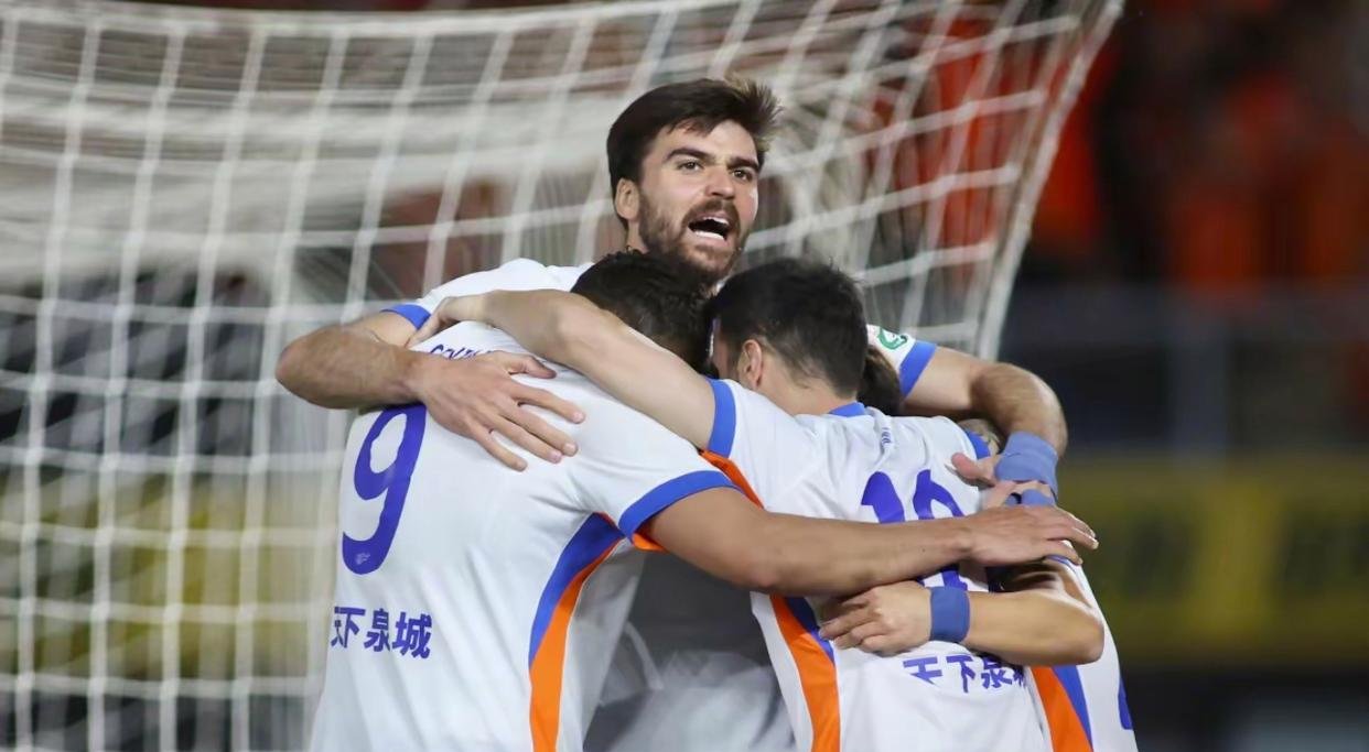 球队换帅频繁，战绩起伏不定