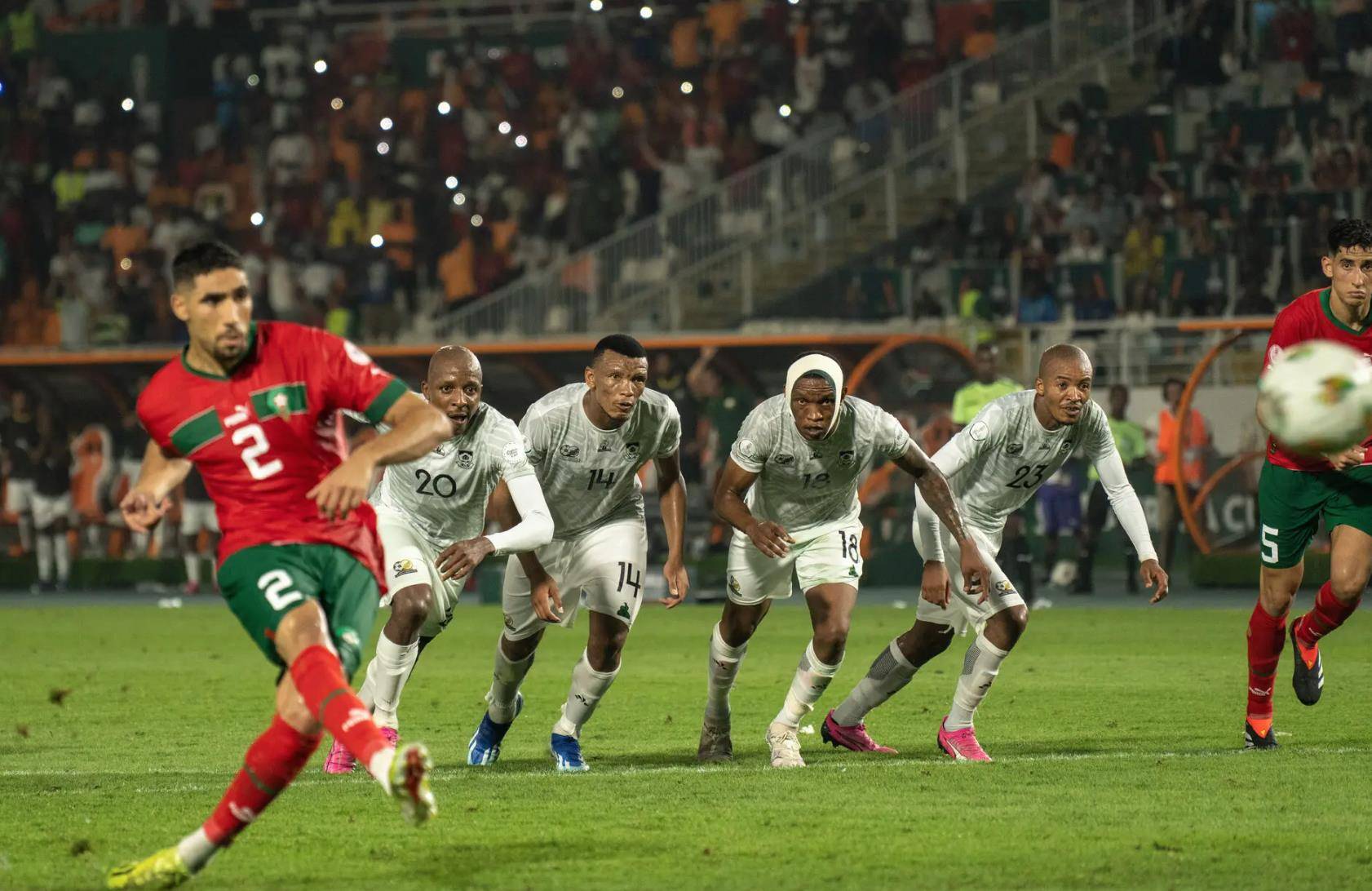 科特迪瓦队战胜南非对手获胜