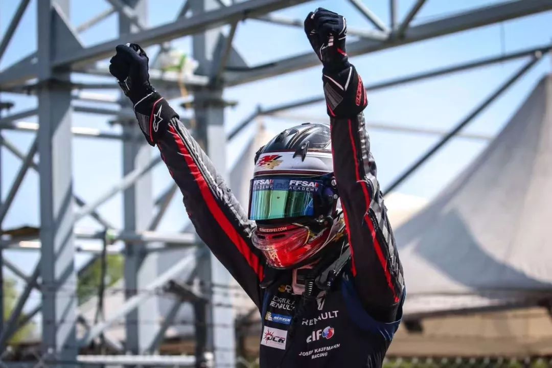 挪威雪车队驾驭出色，成功登顶领奖台的简单介绍