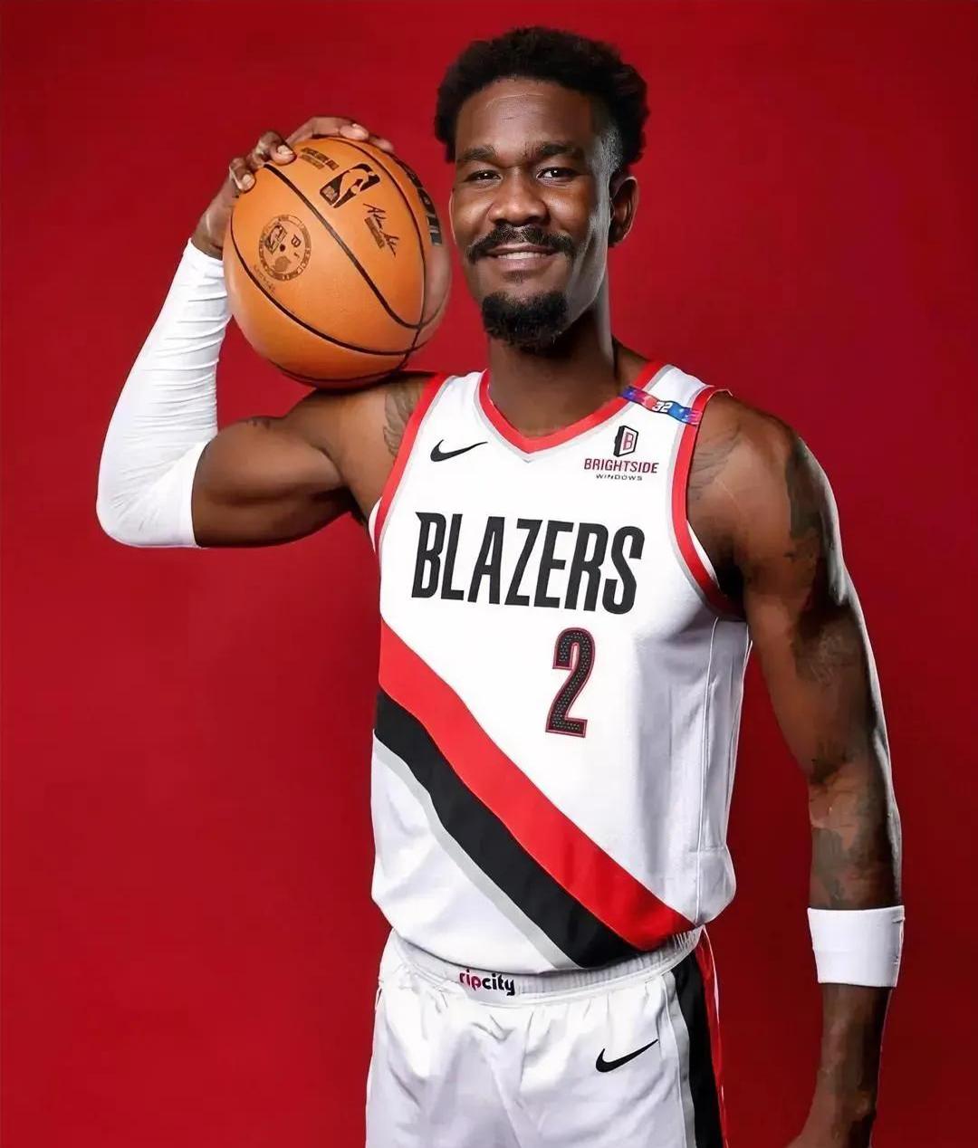 76人惨败太阳,艾顿32+10 76人惨败太阳,艾顿32+10