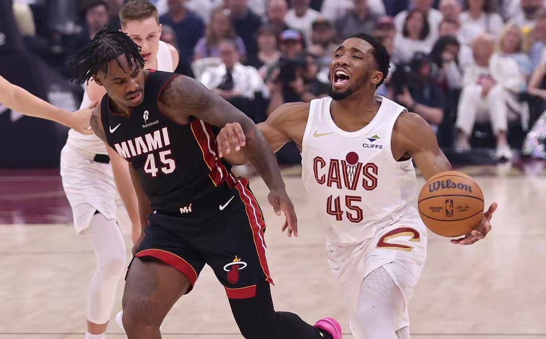 包含热火主场大胜魔术,稳固东部前四的词条 包含热火主场大胜魔术,稳固东部前四的词条