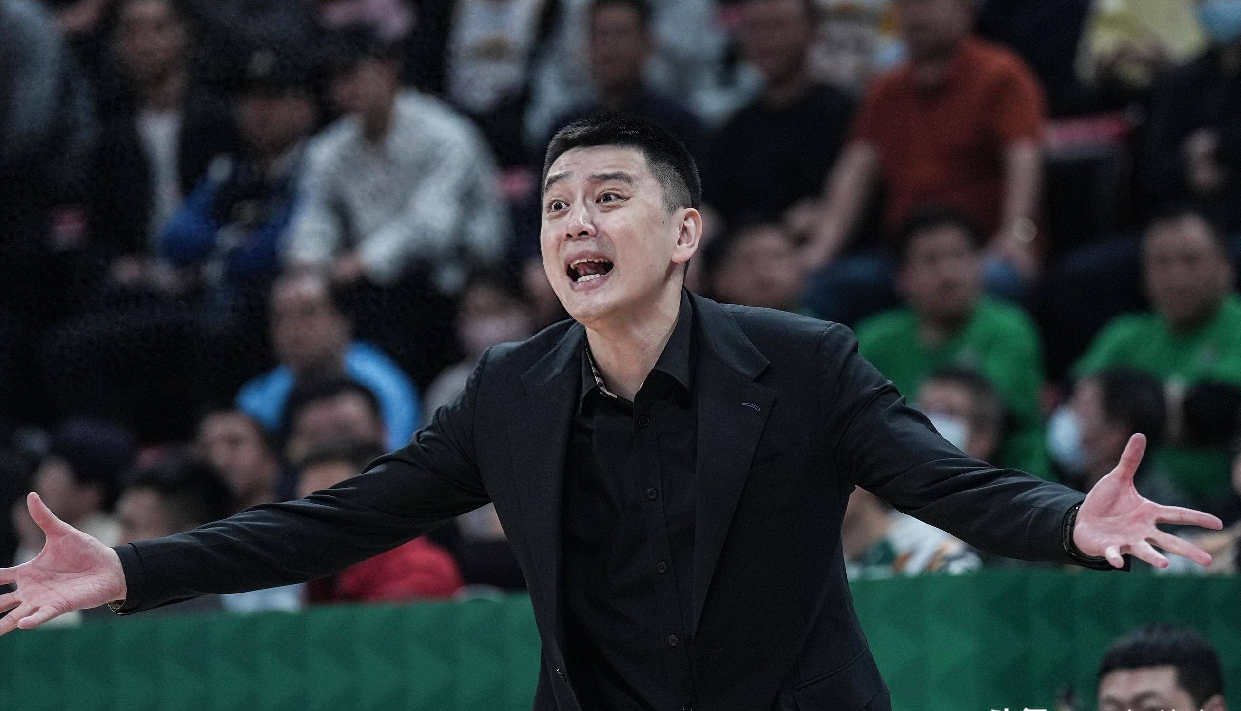 广厦男篮实现逆转,绝佳表现引发球迷狂欢 广厦男篮实现逆转,绝佳表现引发球迷狂欢