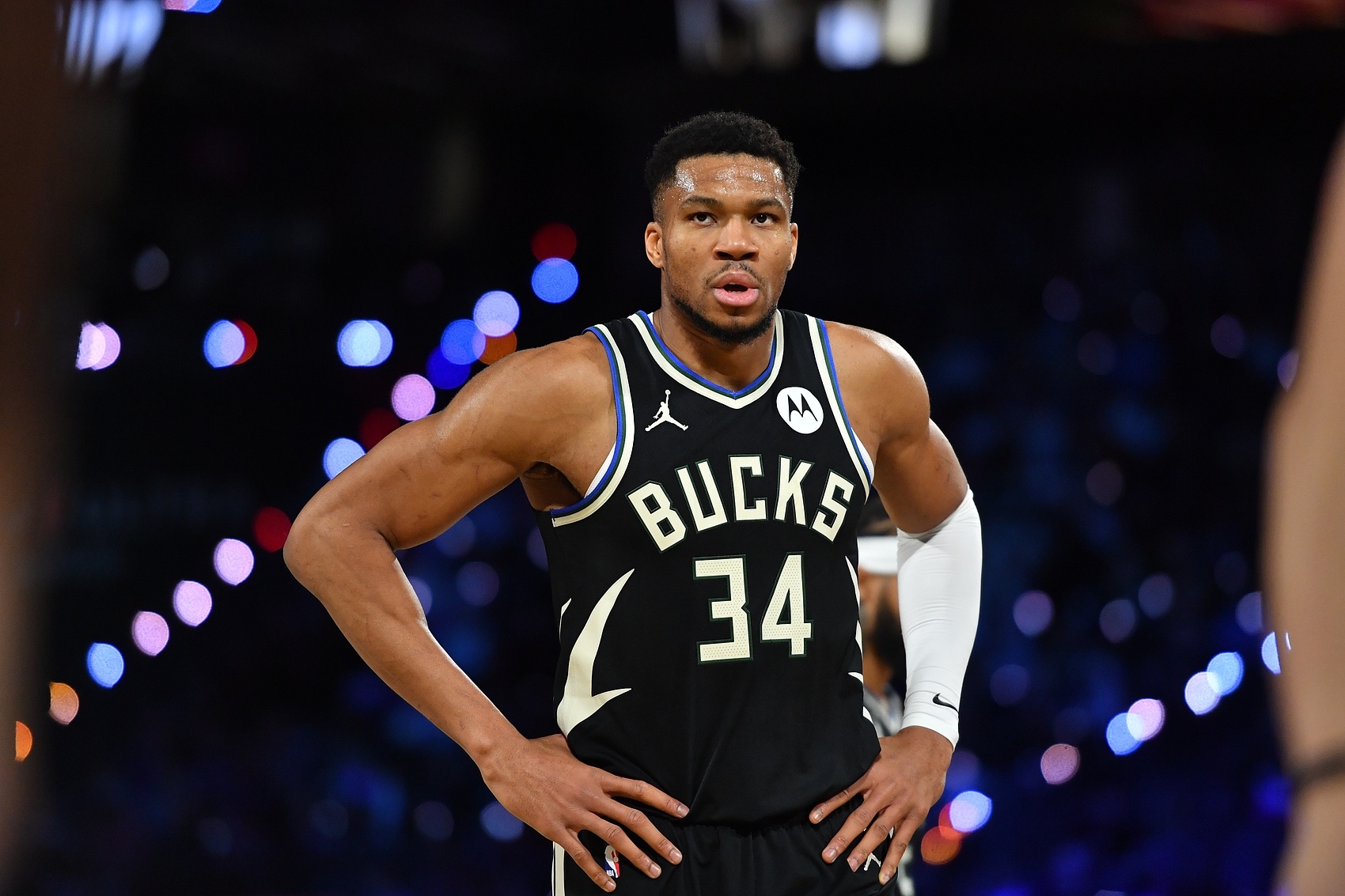 雄鹿大胜老鹰,字母哥30分独中最强 雄鹿大胜老鹰,字母哥30分独中最强