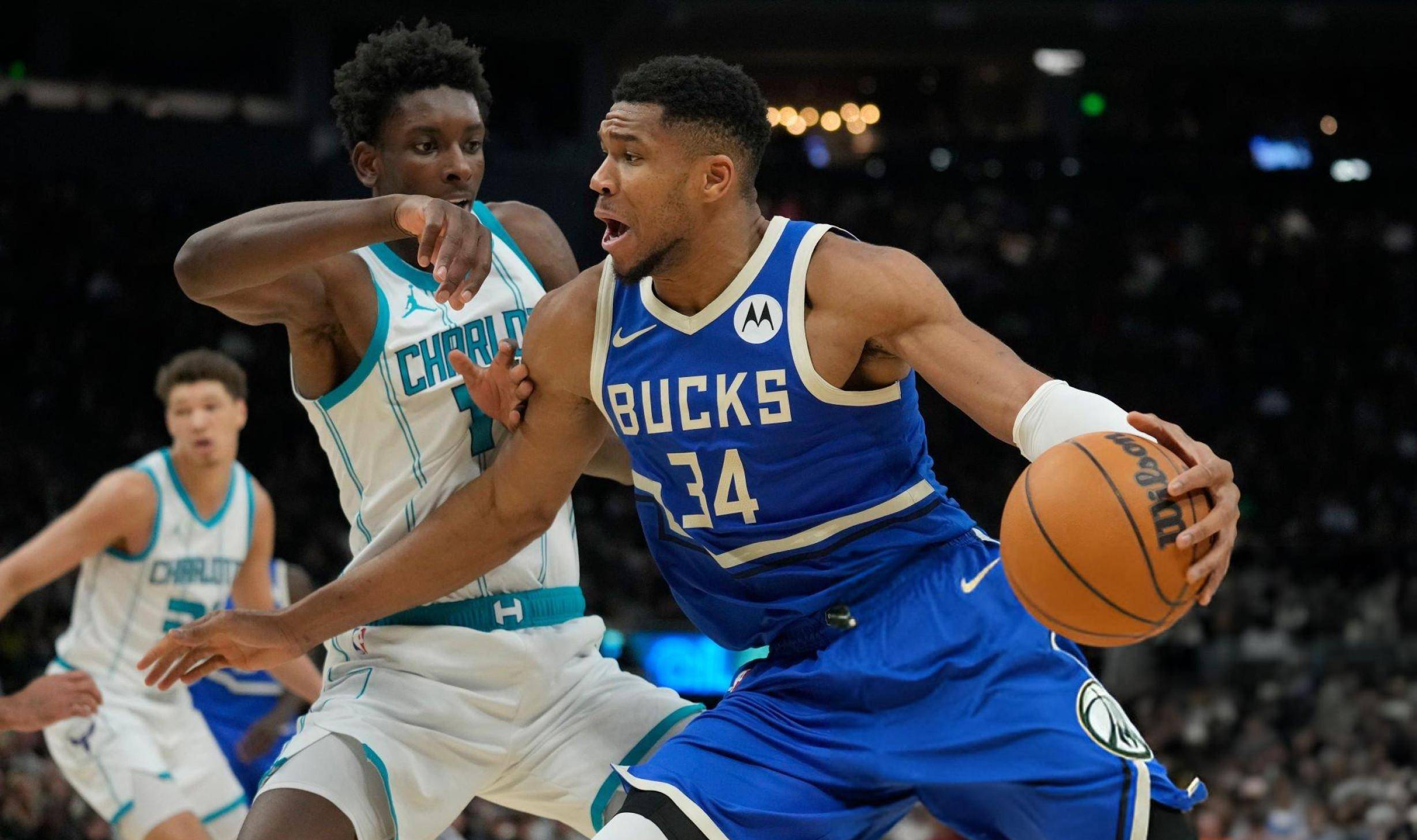 雄鹿击败黄蜂,取得三连胜 雄鹿击败黄蜂,取得三连胜