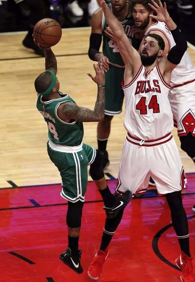 绿军成功击退公牛，战绩升高的简单介绍