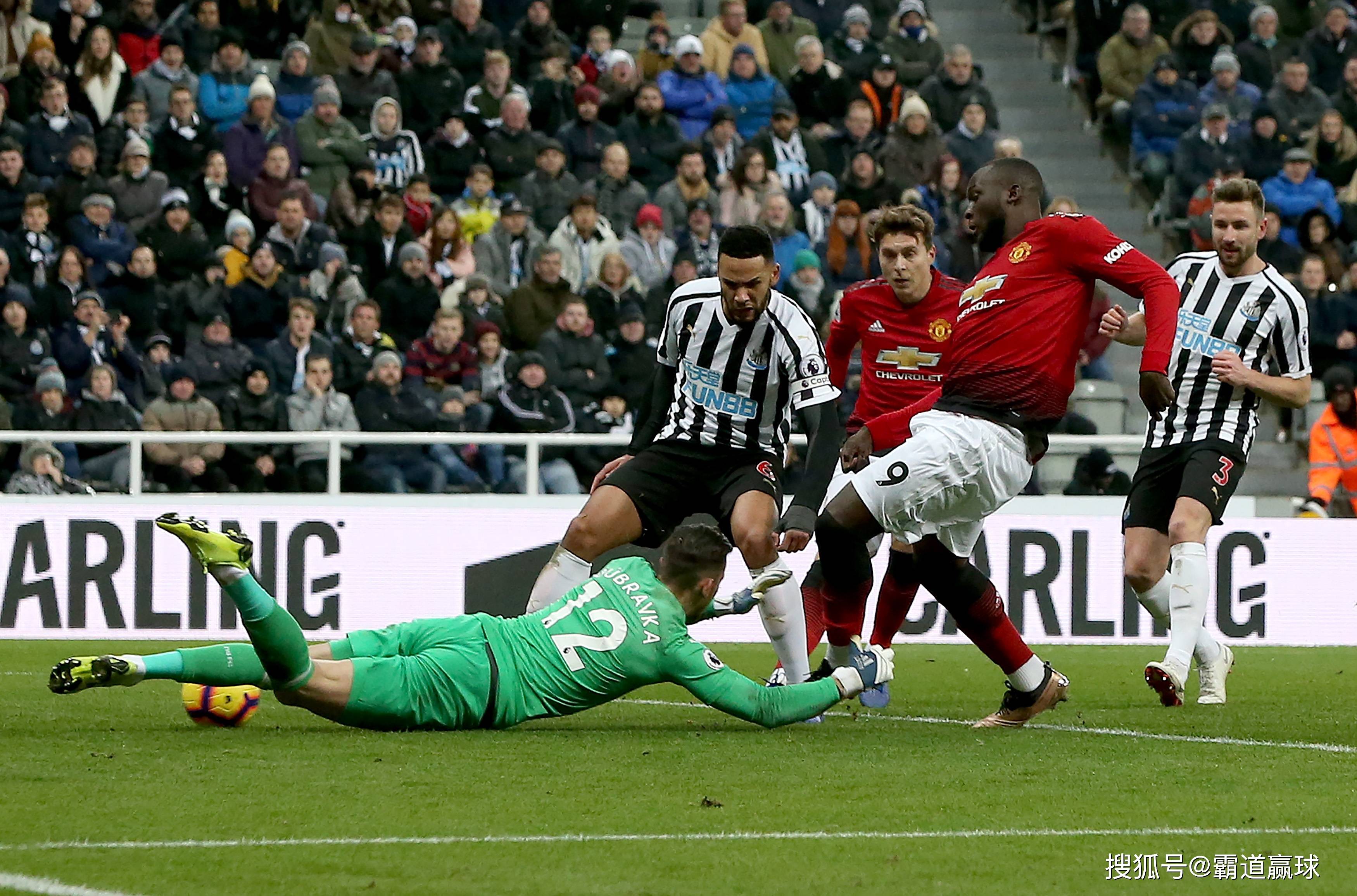 曼联客场2-1击败维拉利尔 曼联客场2-1击败维拉利尔