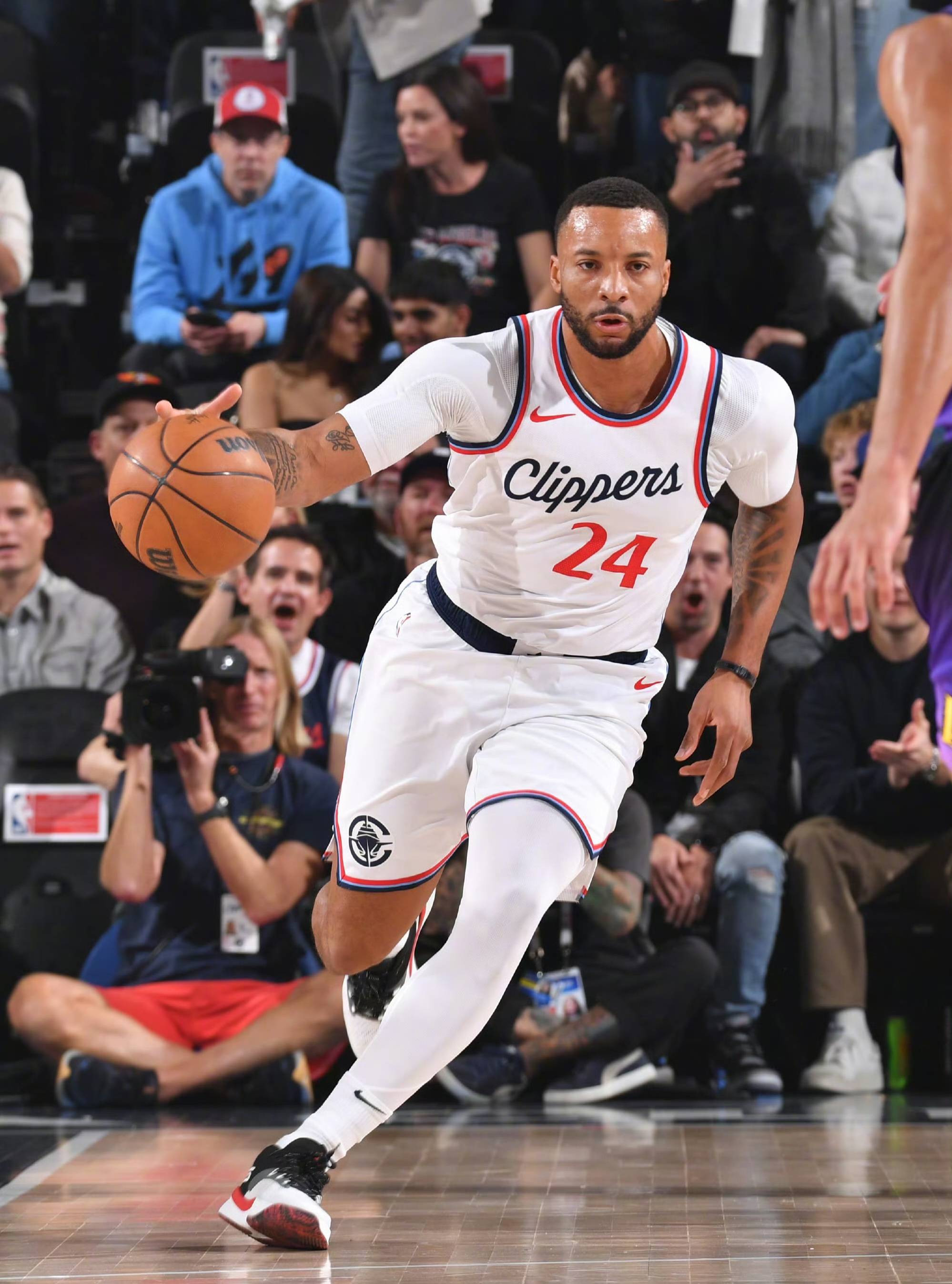 快船客场再胜公牛,迎来五连胜 快船客场再胜公牛,迎来五连胜