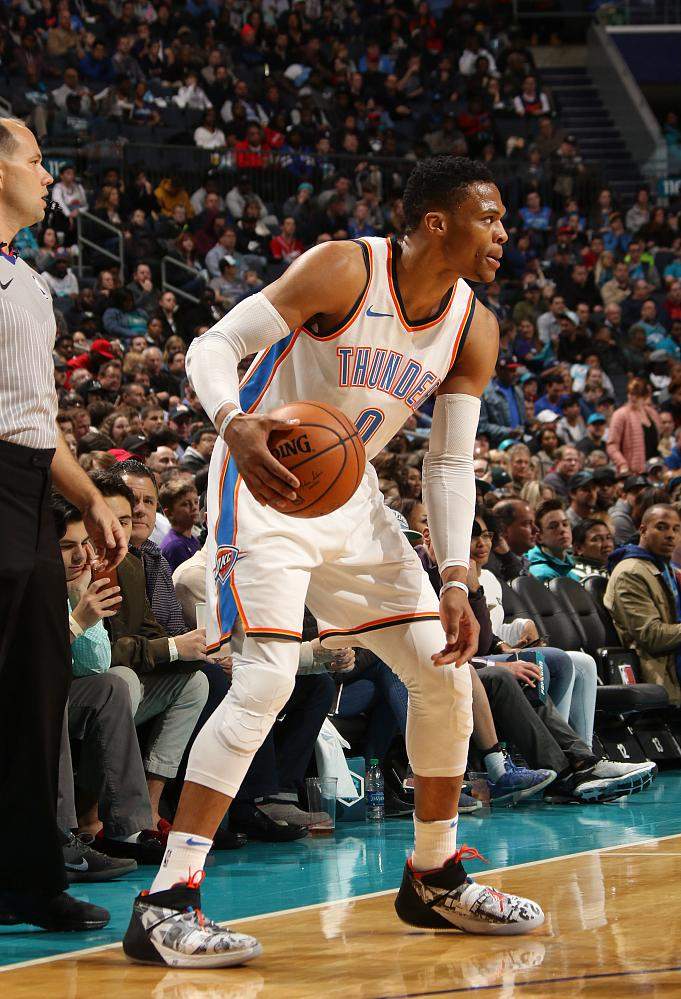 雷霆大胜黄蜂,取得胜利 雷霆大胜黄蜂,取得胜利