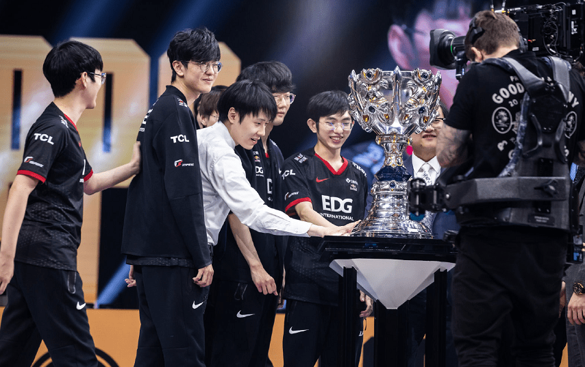 GEN翻盘EG,Meiko关键团战开团秒人峡谷大战成都决赛之夜,点燃全场激情 GEN翻盘EG,Meiko关键团战开团秒人峡谷大战成都决赛之夜,点燃全场激情