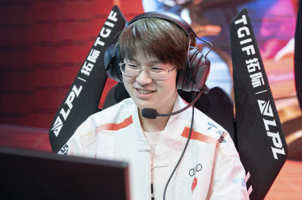 GEN翻盘EG,Meiko关键团战开团秒人峡谷大战成都决赛之夜,点燃全场激情 GEN翻盘EG,Meiko关键团战开团秒人峡谷大战成都决赛之夜,点燃全场激情