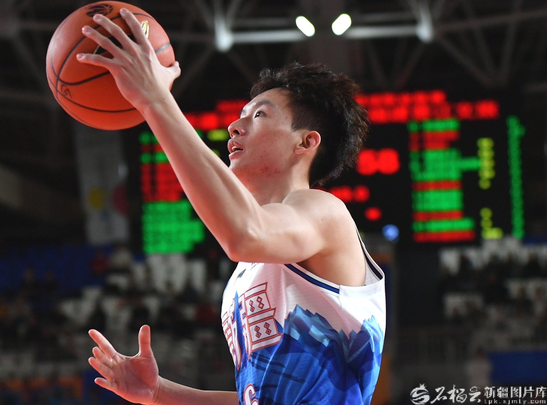 新疆队轻取江苏队,詹姆斯带队取胜 新疆队轻取江苏队,詹姆斯带队取胜