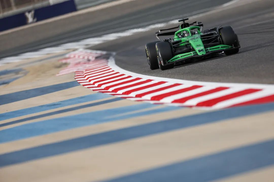 包含索伯车队碾压哈斯车队，佩雷兹关键制胜的词条